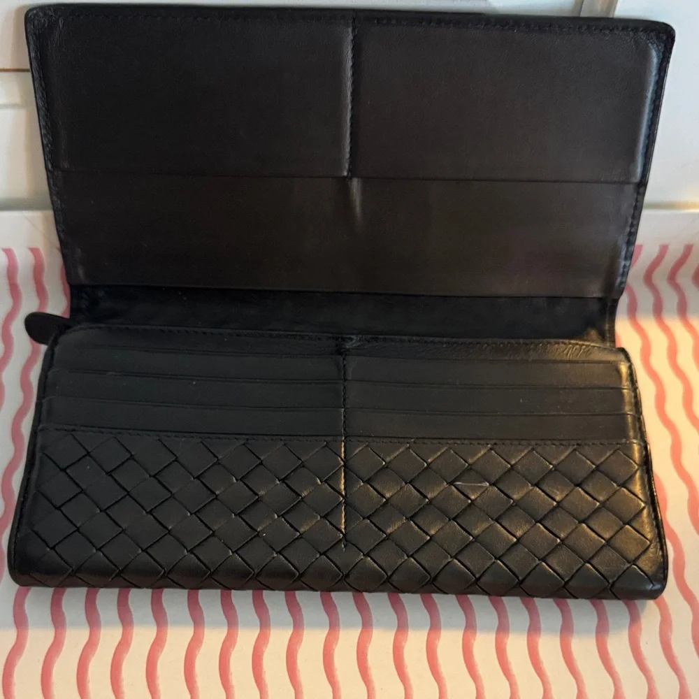 Bottega Veneta Black Intrecciato Leather Bifold Wallet